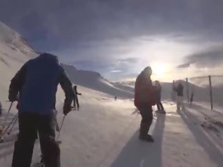4k awam pancutan air mani pada mulut dalam ski lif sebahagian 1, 2