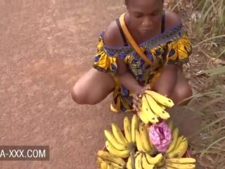 Negru banană seller dragă sedusă pentru o incredibil x evaluat video