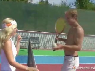 Blondin tennis paramour