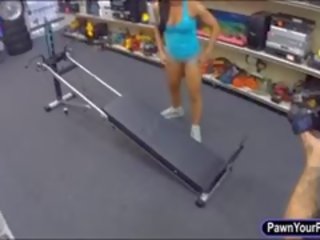 Гето гимнастически салон треньор pawns тя путка и пробити от pawn пич