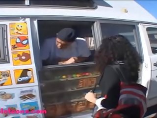 Gullibleteens.com icecream truck ýaşlar ýaş gyz puffy gara hair