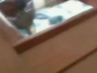 Groovy ebenholts docka fångad masturberar av en fönster peeper