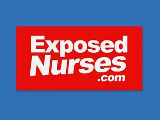 Изложен медицински сестри: очарователен червенокоси медицинска сестра в латекс униформа получава неприятен