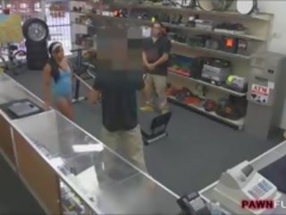 Perempuan hitam gim jurulatih terbentur oleh pervert pawn lelaki di yang pawnshop